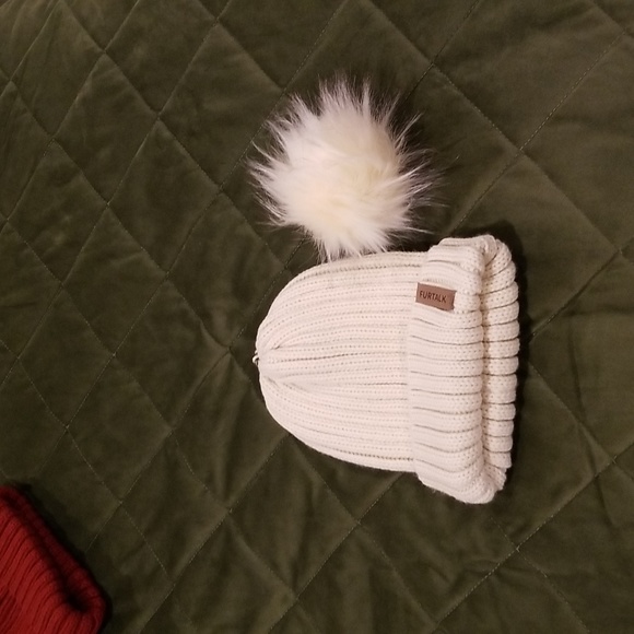 FURTALK Women Winter knitted beanie hat ivory color with removable faux fur pom - Picture 3 of 8